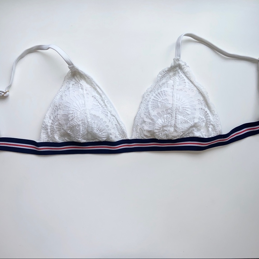 XHILIRATION *NWOT Red White & Blue Lace Bikini Top